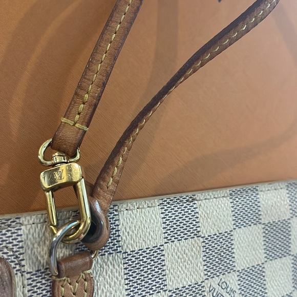 Authentic Louis Vuitton Neverfull Wrislet/Pouch in Damier Azur/Rose Ballerine - Picture 10 of 12